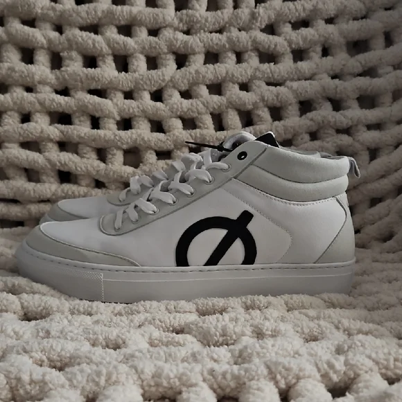 Loci Ten Vegan Logo High-Top Sneakers - Picture 2 of 16